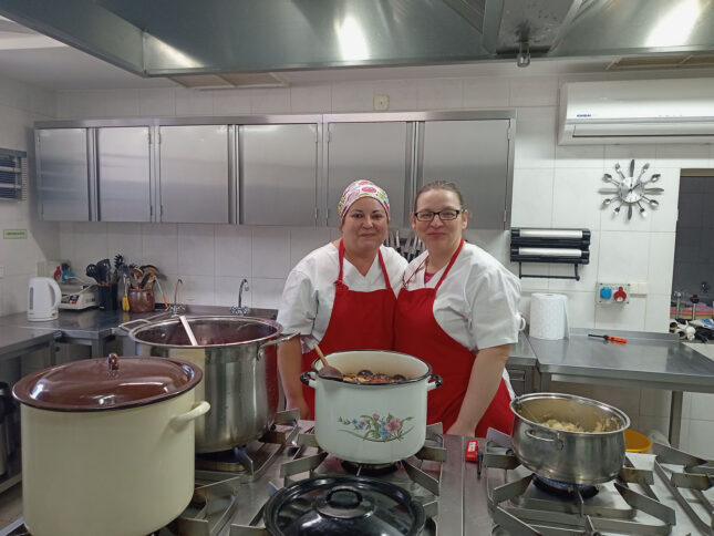 W kuchni domu opieki CPOS „Elżbietanki”